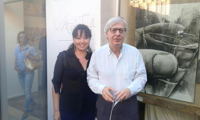  Alessandra Anca Palel,curatrice d'arte con il Professor Vittorio Sgarbi presso la Mediolanum Art Gallery di Padova 2017 